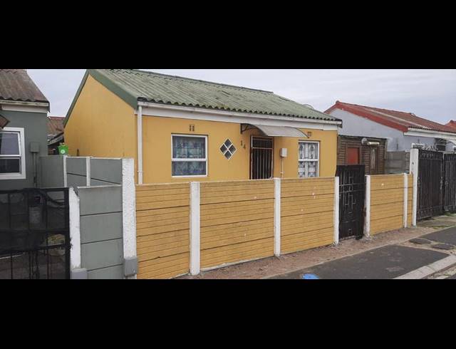 1 BEDROOM HOUSE FOR SALE IN MANENBERG